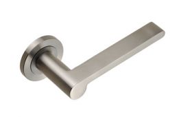 SWL1161SSS - Carlisle Brass Eurospec 'Lubecca' Designer Lever on Round Rose &lpar;G304&rpar; Satin Stainless Steel